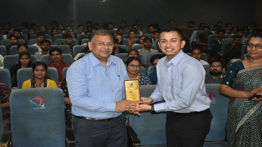 Gwalior Municipal Corporation organized the “Cleanliness Pledge Ceremony” in the Vikrant University campus.